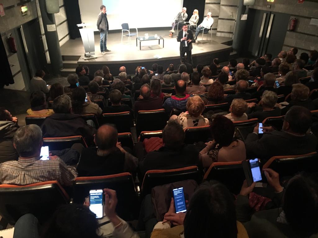 Un miler de persones ja han contestat l'enquesta sobre el nou sistema de gestió de residus a Manresa, que va omplir la Plana de l'Om en la sessió inaugural   