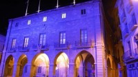 La façana de l'Ajuntament s'il·luminarà diumenge de color blau amb motiu del Dia Mundial de la Fibromiàlgia i les Síndromes de Sensibilització Central